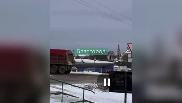 Precipita un aereo miliare russo a Belgorod: il momento in cui il velivolo perde quota e si schianta