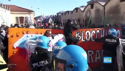 Download Video: Scontri al corteo contro la presenza di Israele alla Fiera dell’Oro a Vicenza: la carica della polizia