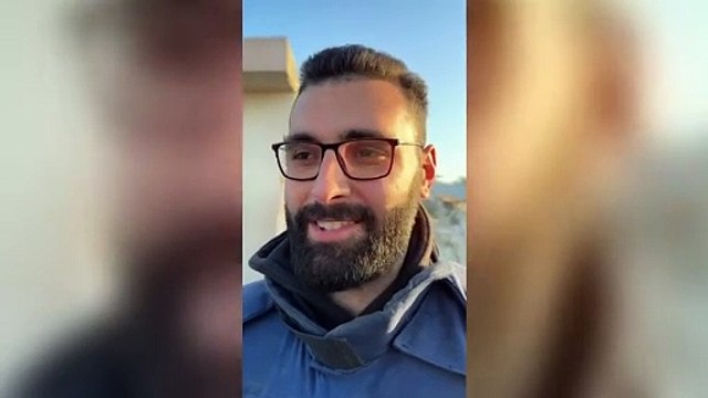 Il fotoreporter Motaz Azaiza ha lasciato Gaza per il Qatar: «Tornerò presto per aiutare»
