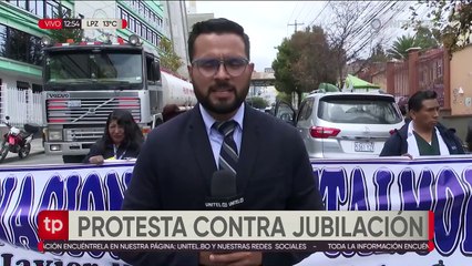 Médicos protestan en las calles de La Paz rechazando la ley de jubilación