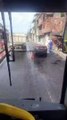 VÍDEO: Carro cai em cratera após asfalto ceder em avenida de Salvador