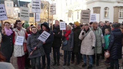منظمة جدات ضد اليمين لمواجهة شعبية حزب البديل لأجل ألمانيا الشعبوي اليميني