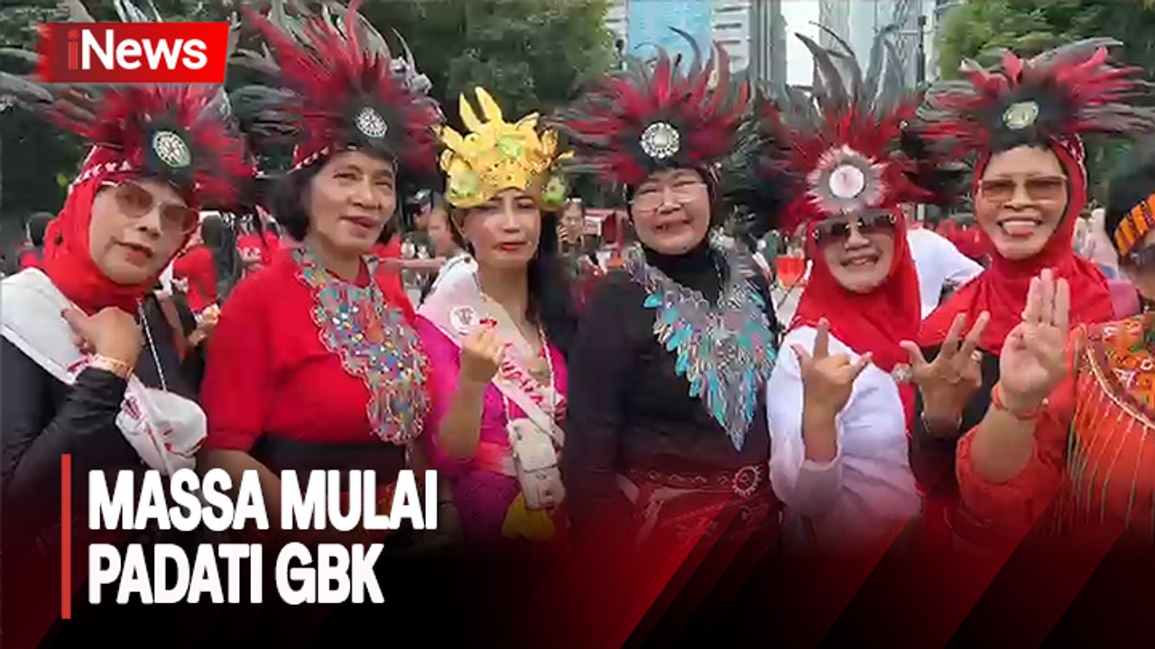 Massa Mulai Bedatangan ke GBK Jelang Konser Salam Metal Ganjar-Mahfud