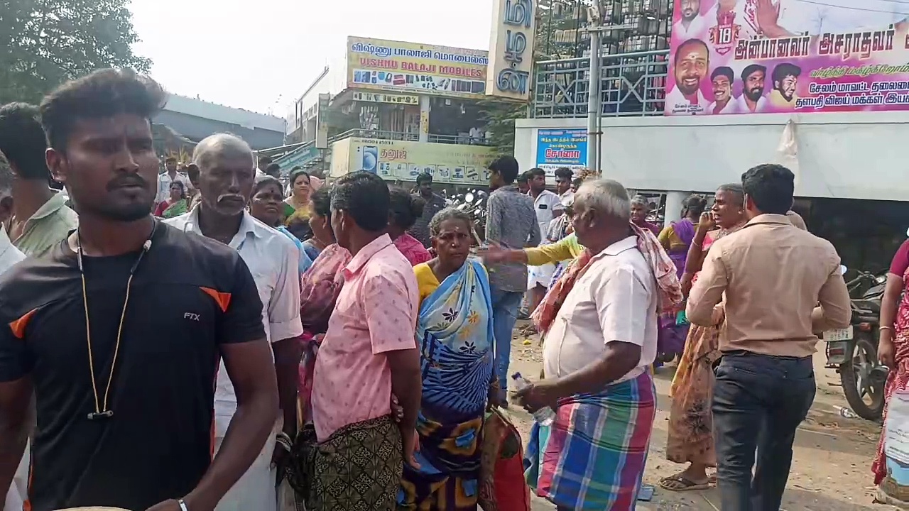 அரசியல் கட்சி தொடங்கிய விஜய்; பொதுமக்களுக்கு தையல் இயந்திரம், ஆடு இலவசமாக வழங்கி ரசிகர்கள் கொண்டாட்டம்