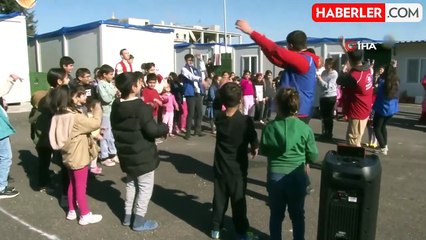 Geçici barınma merkezlerindeki çocuklara psikososyal destek sürüyor