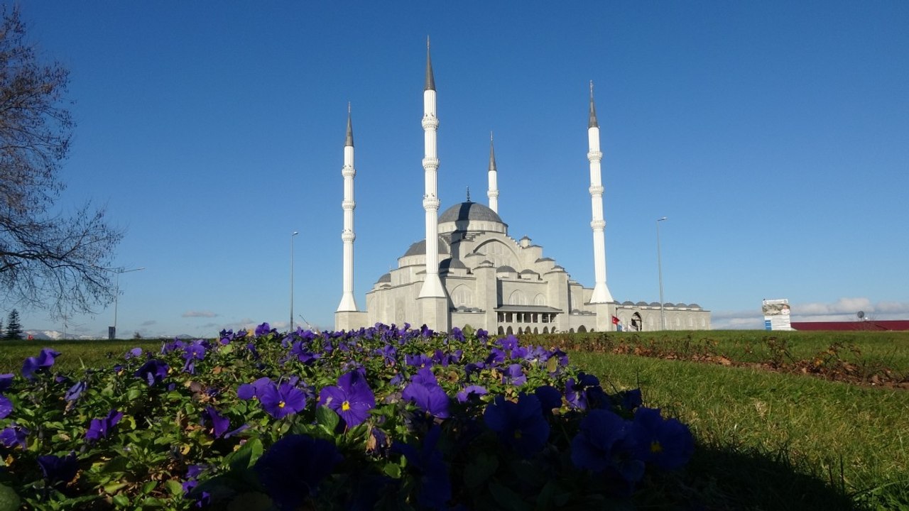 Doğu Karadeniz'in en büyük cami ve külliyesi yükseliyor
