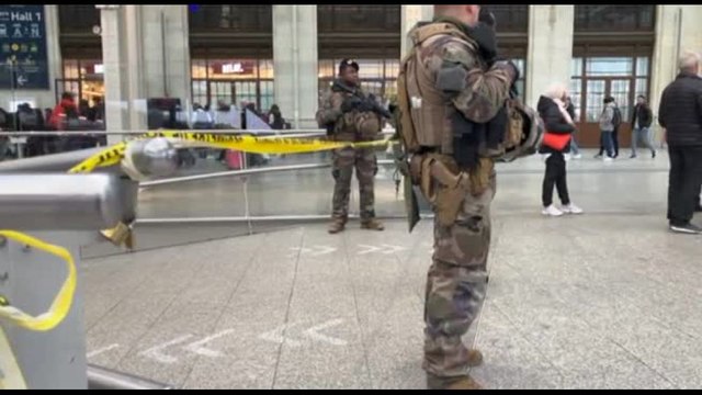 Accoltella 3 persone alla Gare de Lyon: arrestato ha patente italiana