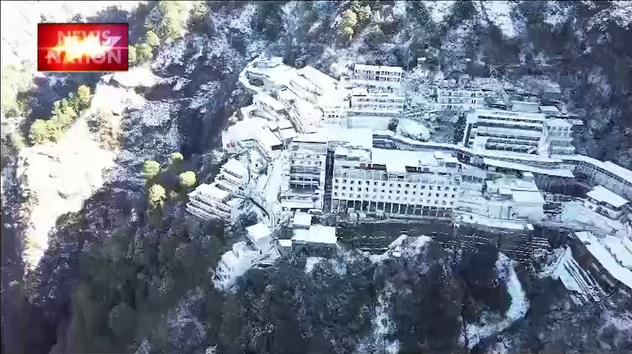Snowfall in Vaishno Devi : वैष्णोदेवी मंदिर में हुई साल की पहली बर्फबारी