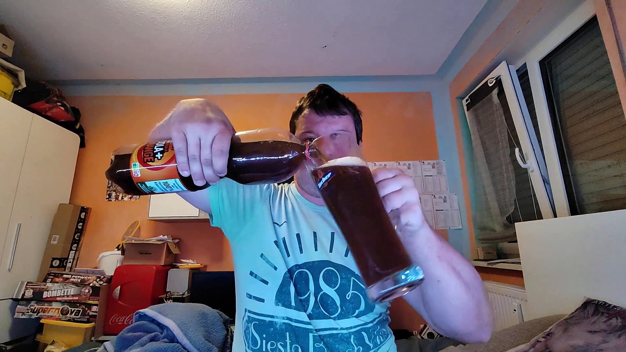 Leon Elektronik Kleine Talkrunde und Spezi Getrunken