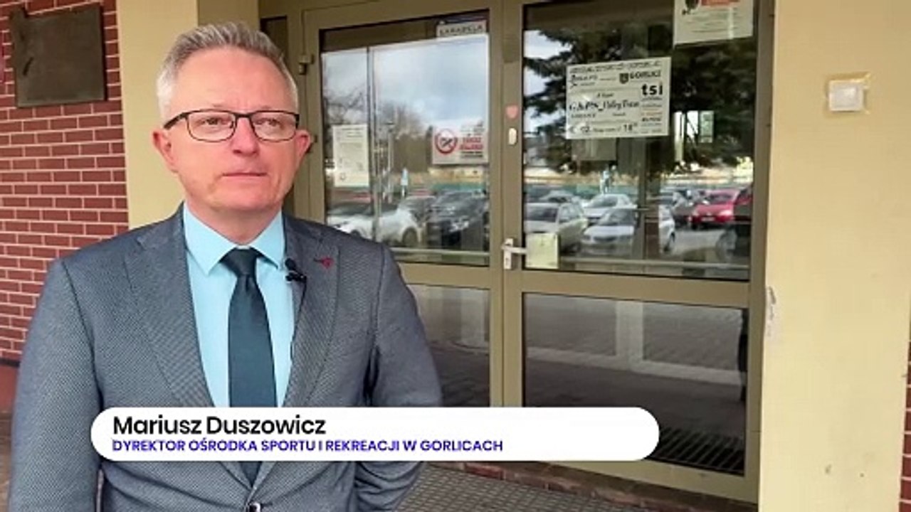 Gorlice - ostatnie prace przy budowie lodowiska