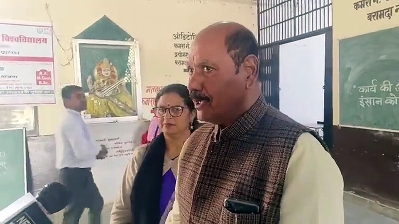 वाटर कूलर किया भेंट, टॉपर छात्राओं को पुरस्कार देने की भी घोषणा