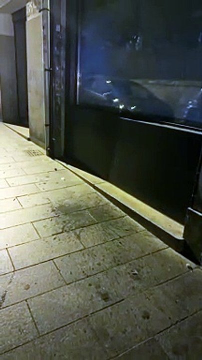 Desalojan una fiesta con 30 universitarios en un piso de la calle San Francisco