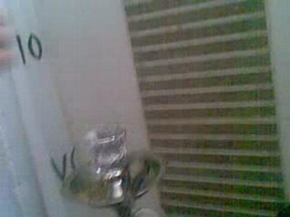 chicha dans la douche qui fini par un film porno