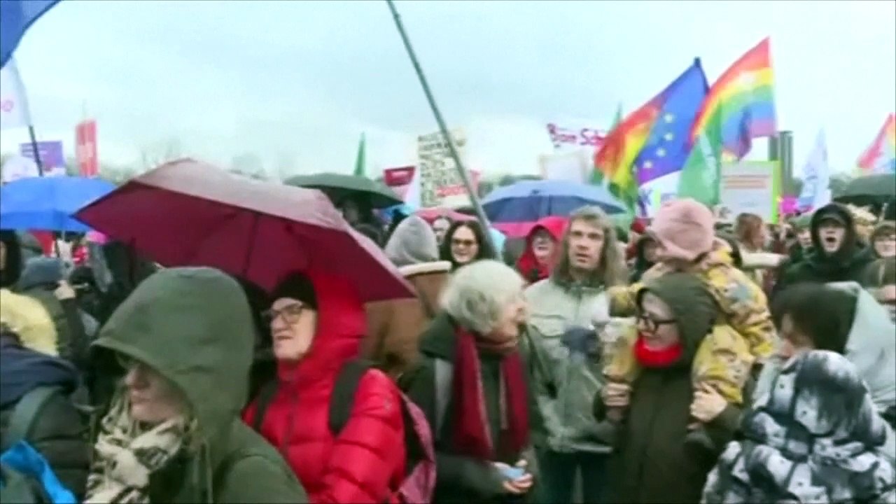 Demo gegen rechts in Berlin: Mehr als hunderttausend Teilnehmer