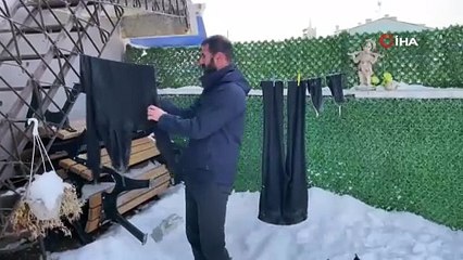 Oysa kurusun diye astılar! Kıyafetler buzla kaplandı