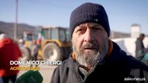 Centinaia di trattori bloccano il casello di Orte: 
