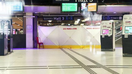 Três pessoas são feridas em ataque com arma branca em Paris