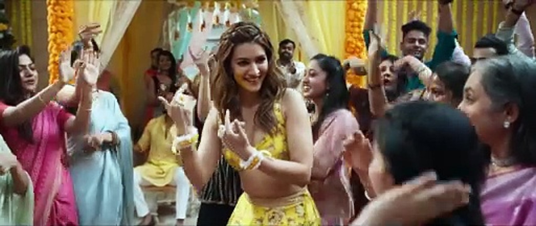 Teri Baaton Mein Aisa Uljha Jiya _ Official Trailer _ Shahid Kapoor & Kriti Sanon _ Dinesh V _9thFeb (4)