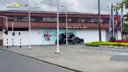 Autoridades desactivan un carro bomba en el centro de Tuluá