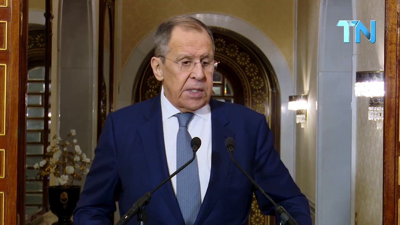 تونس نحو روسيا: زيارة لافروف الى تونس شاهد  ماجلب لافروف معه من روسيا للتونسيين