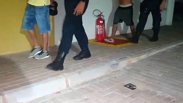 Trio em posse de 23 pedras de crack e duas facas é detido pela GM na Praça da Bíblia