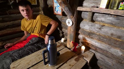 Despite the snowstorm, I still went to the hut in the forest. It's cold outside but warm inside