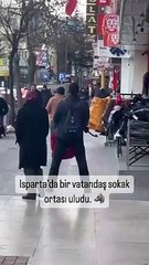 İzleyince inanamayacaksınız! Adam kendisini kurt zannetti