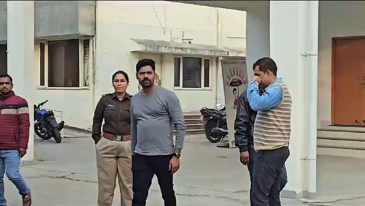 दो करोड़ का सोना लूटने वाले बेसुरा, थाना प्रभारी को हटाया
