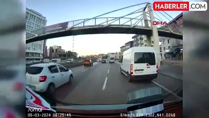 Çekmeköy'de Otomobil Sürücüsü Ambulansı Sıkıştırarak Trafiği Tehlikeye Attı