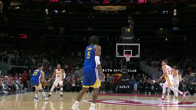 Quinones stuns crowd with half-court buzzer-beater