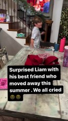 Fez surpresa ao melhor amigo de 8 anos após ter mudado de casa. O momento