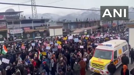 জমে যাওয়া ঠান্ডাতে রাস্তায়  Ladakh-এর বাসিন্দারা, হঠাৎ কেন অশান্ত Union Territory?  | Oneindia