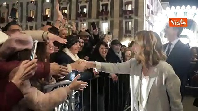 Giorgia, Giorgia , bagno di folla per Meloni a Catania. Per la premier applausi e strette di mano