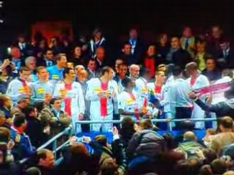 Remise du trophée au PSG (coupe de la ligue)