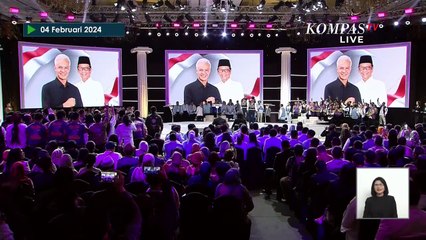 Momen Prabowo dan Mahfud Saling Beri Pelukan Jelang Debat Kelima Capres Mulai