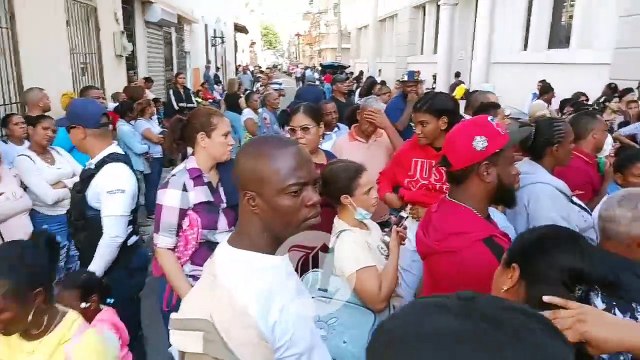 Cientos de personas aglomeradas en el hospital Padre Billini para evaluación y cirugías gratuitas