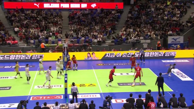 선두 우리카드, 한국전력 꺾고 승점 50 선착 / YTN