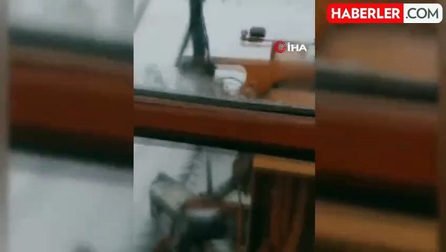 Van'da kar yağışı şehri beyaza bürüdü