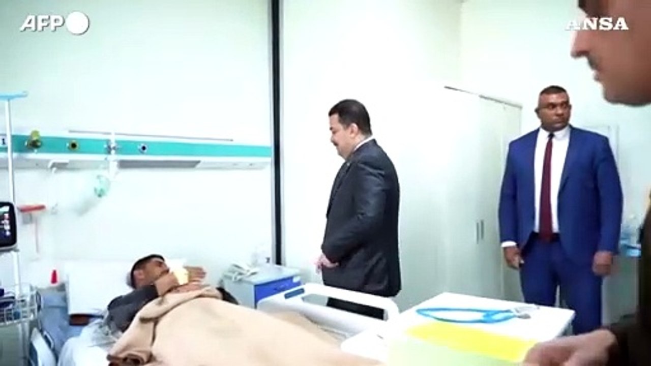 Baghdad, il primo ministro iracheno fa visita ai feriti dopo gli attacchi americani