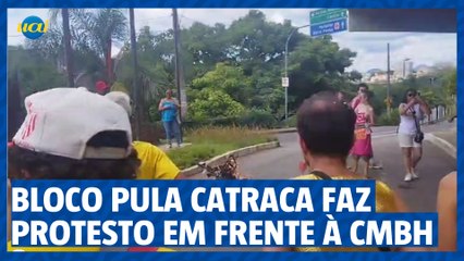 Bloco Pula a catraca protesta em frente à Câmara de BH