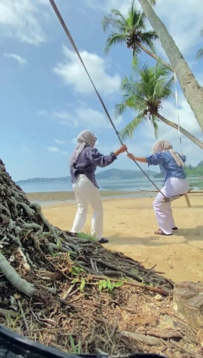 Swinging Tandem Ends in Backwards Fall