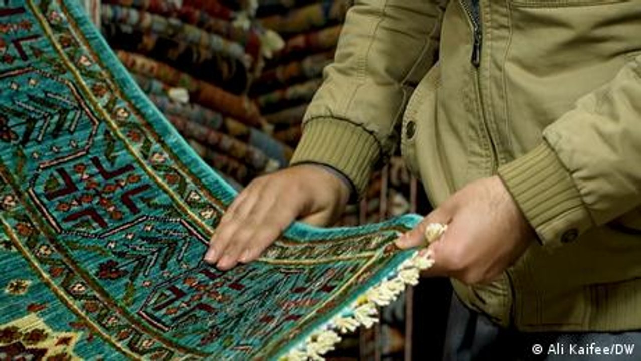 Pakistan's Afghan carpet industry hanging by a thread