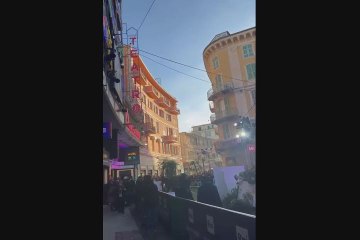 Sanremo 2024, lo show di Lorella Cuccarini in strada - Video