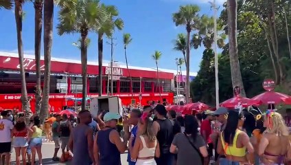 Foliões Movimentam-se em Grande Número para Curtir o Furdunço 🎉