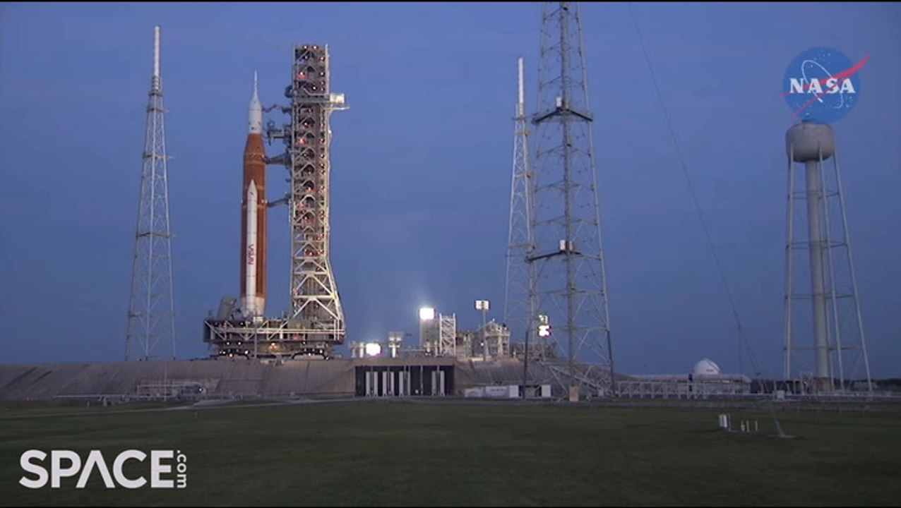 TimeLapse Of NASA's Artemis 1 Moon Rocket Being...