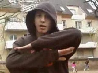 Je met le doigt devant