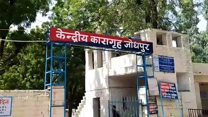 जेल में कुख्यात बदमाशों ने मिलाए हाथ, मोबाइल पकड़े तो हुआ खुलासा