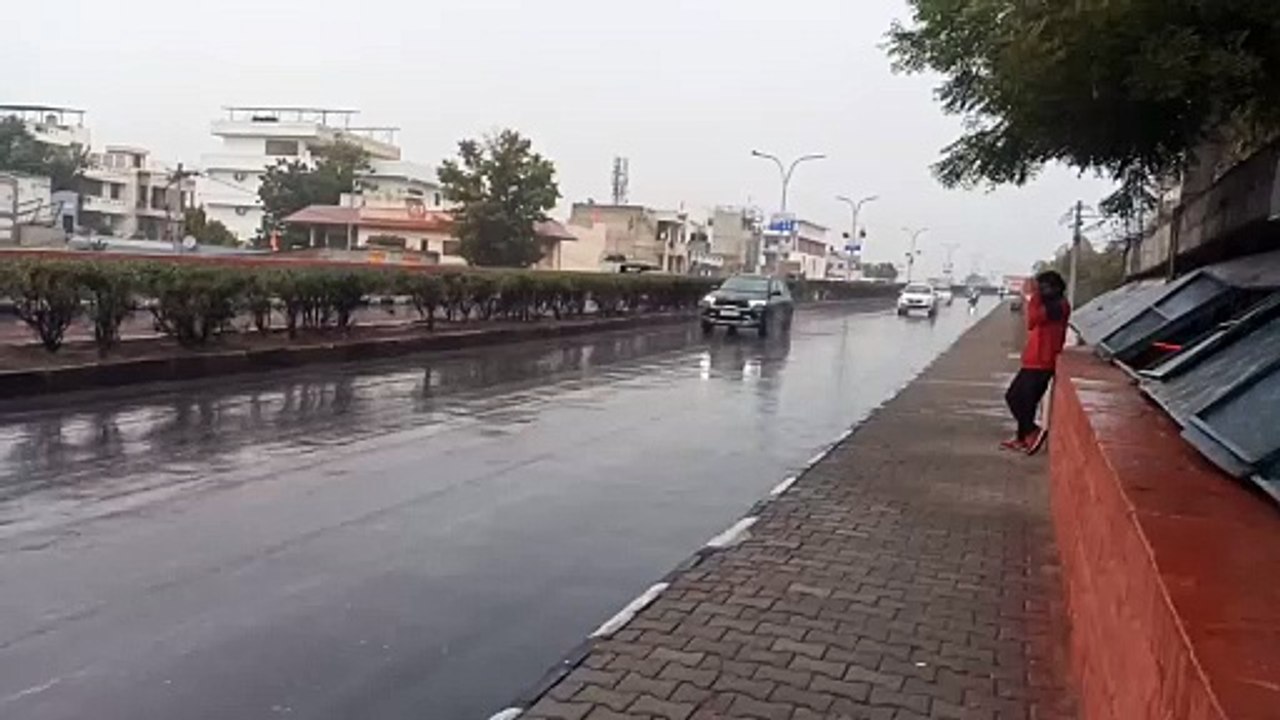 माघ में सावन सी फुहार... दिन भर भीगती रही गुलाबी नगरी