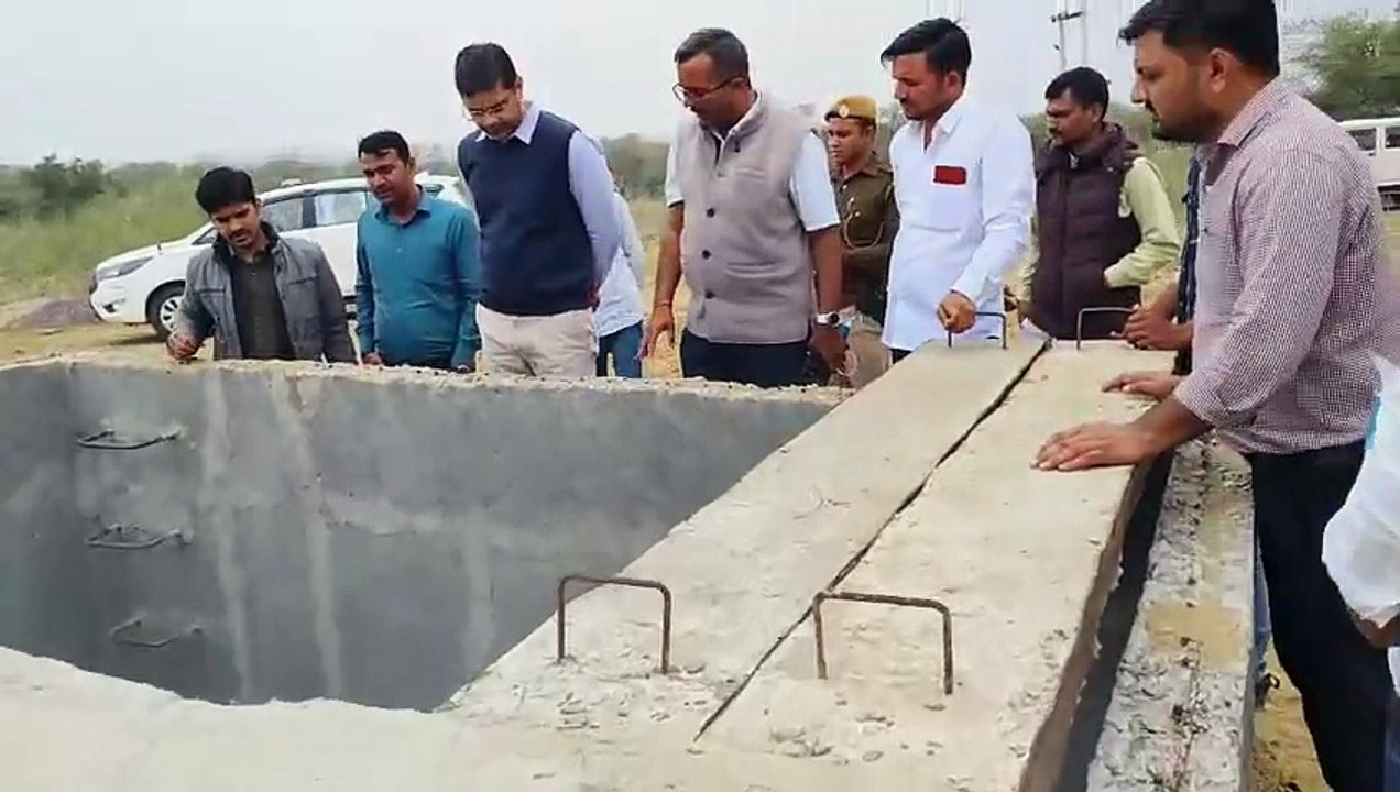 पानी की समस्या जानने कलक्टर पहुंचे पड़ोसी जिले में, देखी व्यवस्था