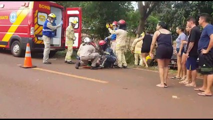 Duas pessoas ficam em estado grave após capotamento na PR-180
